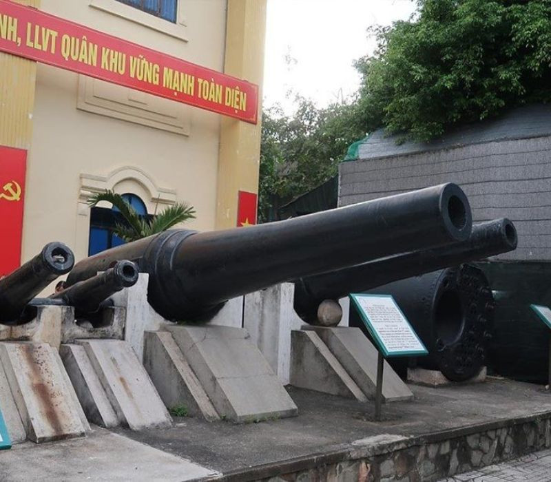Pháo cao xạ được trưng bày bên ngoài Bảo tàng Lực lượng Vũ trang miền Đông Nam Bộ
