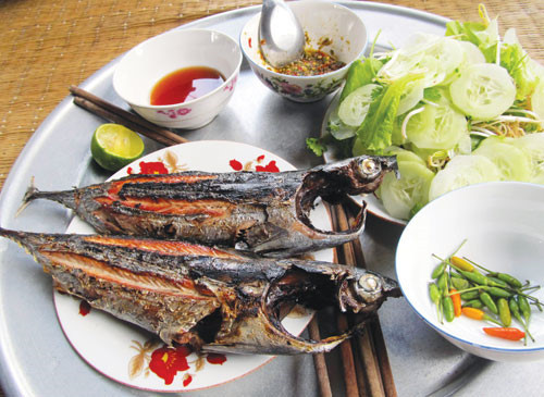 Cá ồ nướng, món ăn đặc trưng của xứ Nẫu
