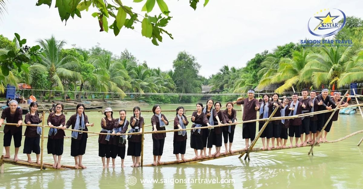 Khung cảnh xanh mát tại Khu Du Lịch Lan Vương Bến Tre, nơi du khách có thể hòa mình vào thiên nhiên và tham gia các trò chơi dân gian