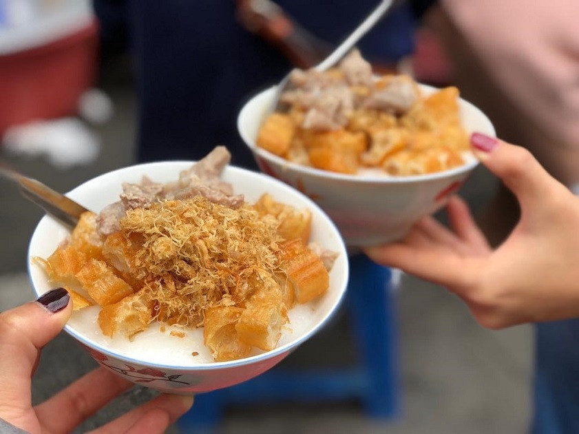 Thưởng thức cháo sườn Hà Nội đã trở thành thói quen của người dân Hà thành