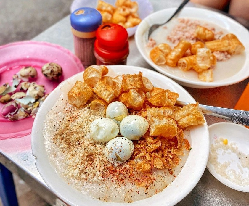 Mê mẩn với suất cháo nóng hổi, đầy ắp topping