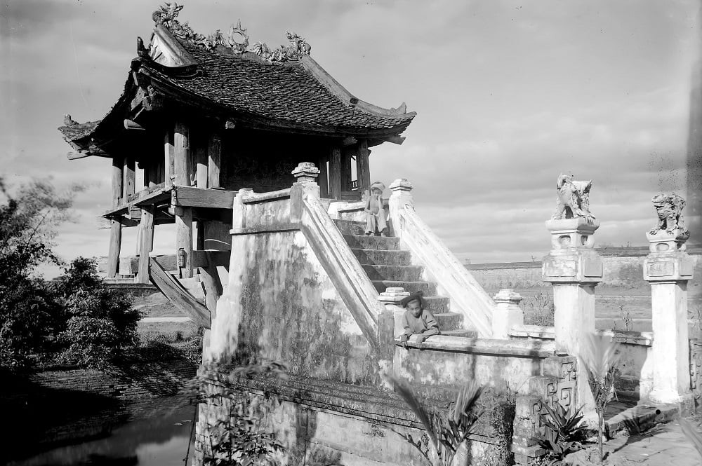 Chùa Một Cột với kiến trúc độc đáo như đóa sen vươn trên mặt nước