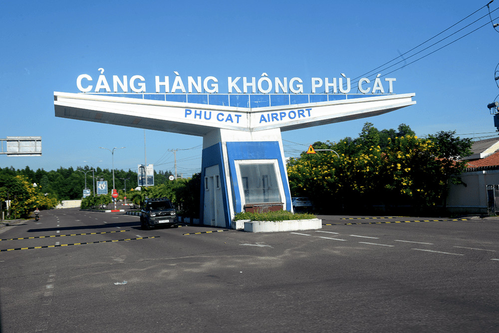 Cổng chính cảng hàng không Phù Cát