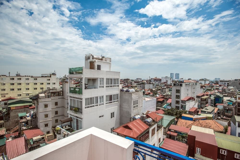 Mặt tiền hiện đại và năng động của Nexy Hostel tại Hà Nội