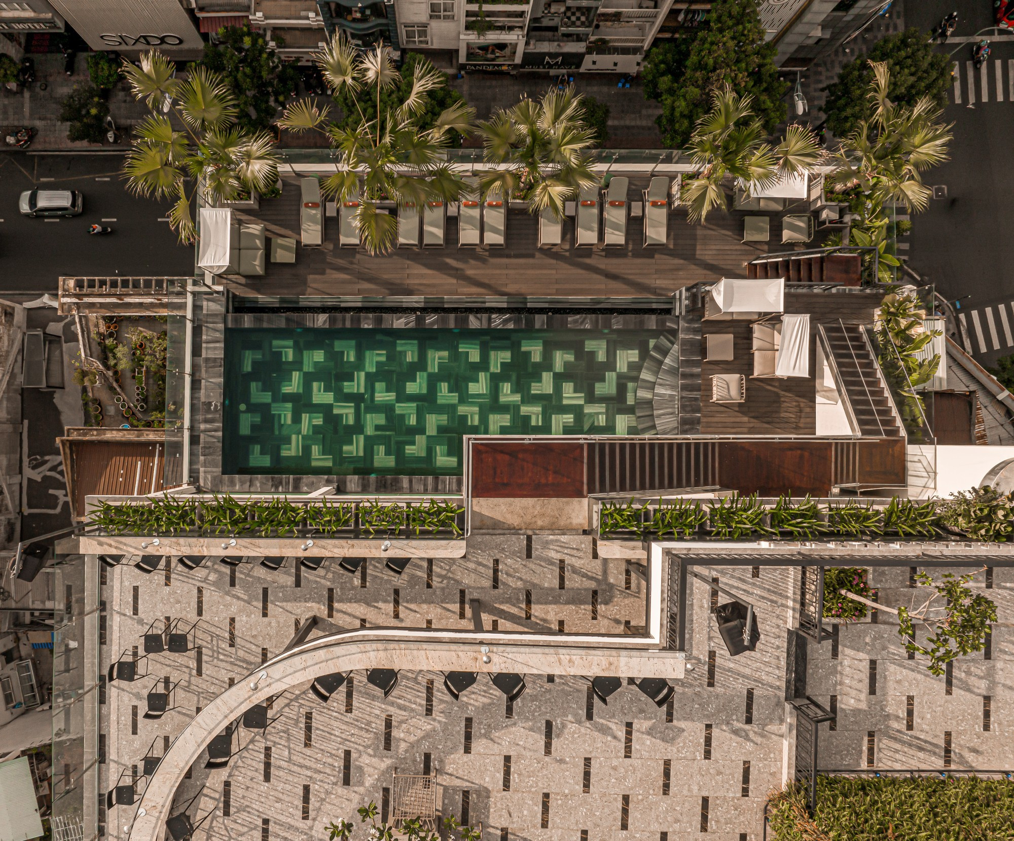 Khách sạn La Siesta Premium Saigon từ trên cao nhìn xuống