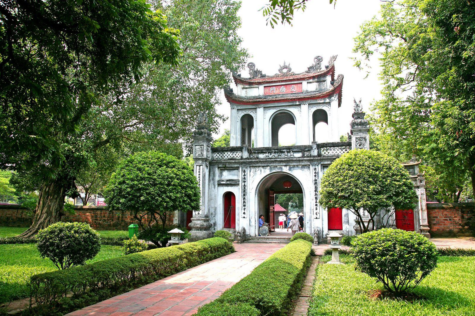 Tổng quan Văn Miếu Quốc Tử Giám nhìn từ trên cao, thể hiện kiến trúc 5 khu vực