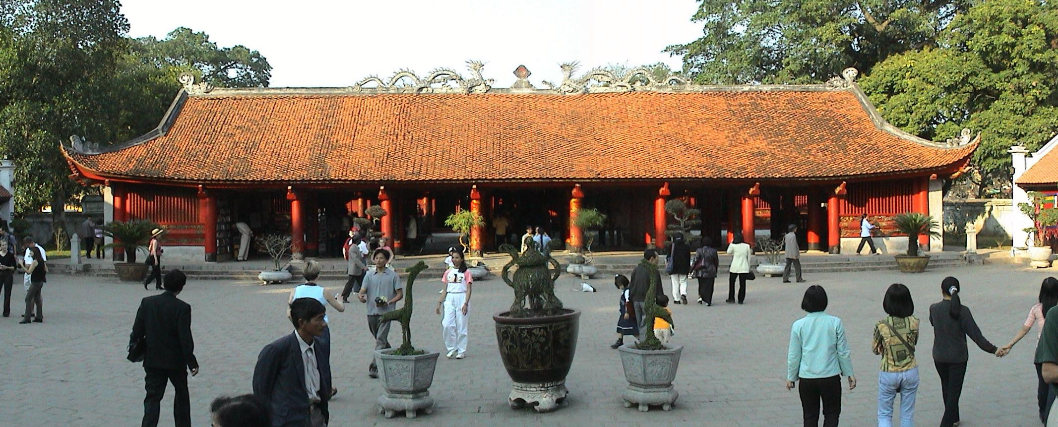 Nhà Thái Học trong Văn Miếu Quốc Tử Giám, nơi thờ các vua và Chu Văn An