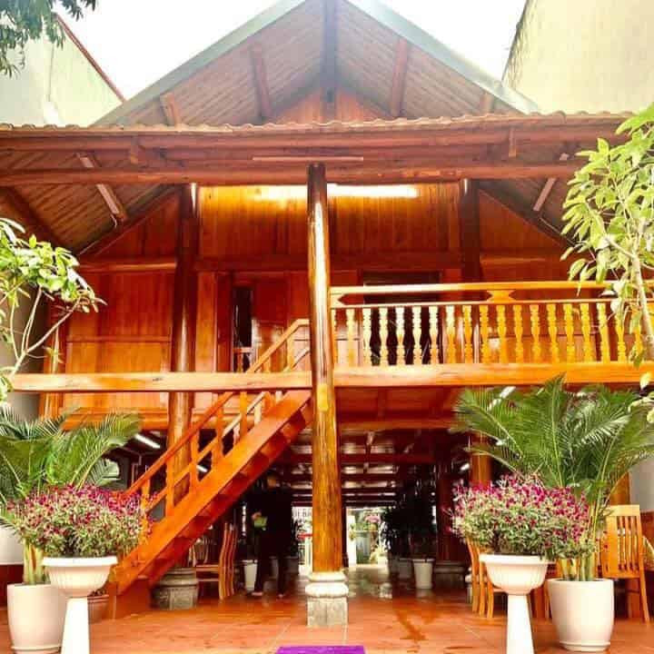 Không gian đón tiếp tại Nhà hàng Việt Nguyên Nội Bài
