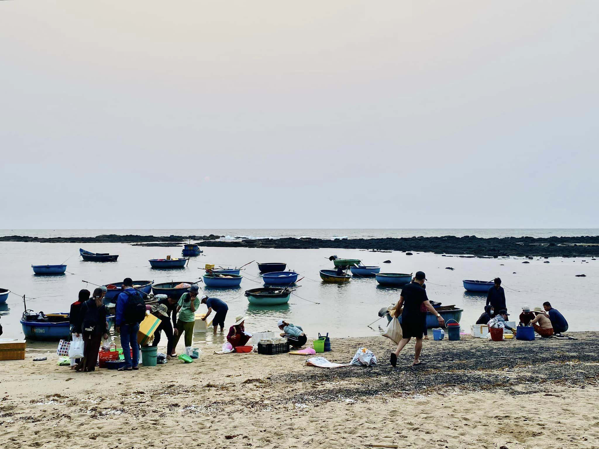 Làng chài ven biển Mỹ Khê