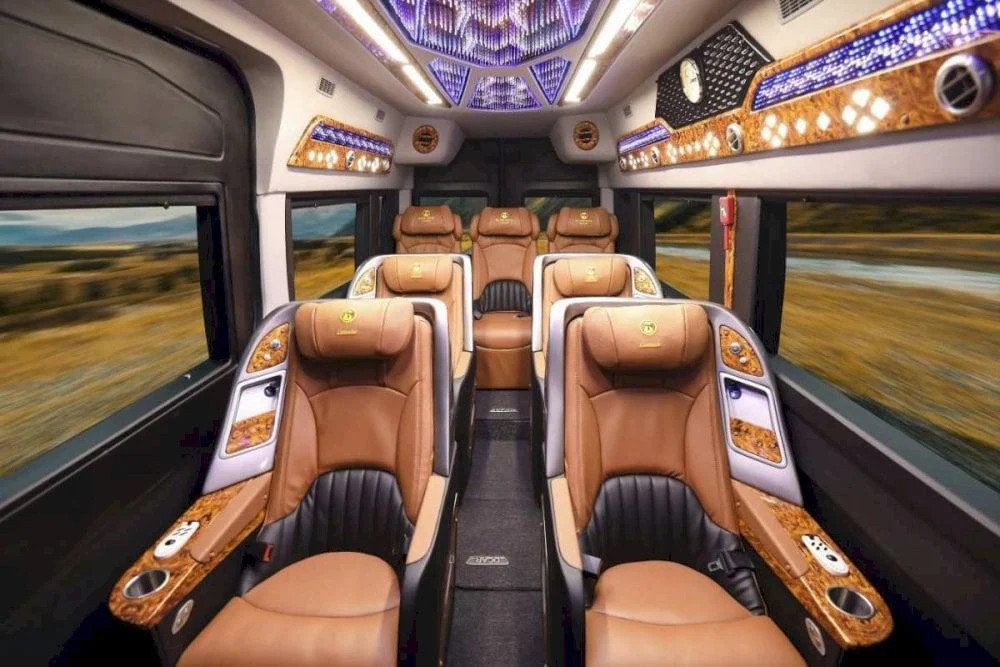 Xe Limousine mang đến trải nghiệm di chuyển cao cấp với sự riêng tư và tiện nghi
