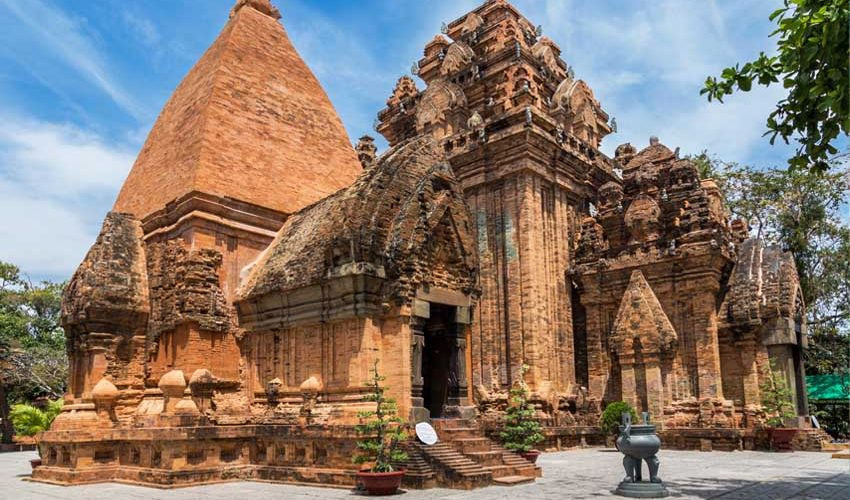 Tháp Bà Ponagar - Điểm tham quan HOT ở Nha Trang