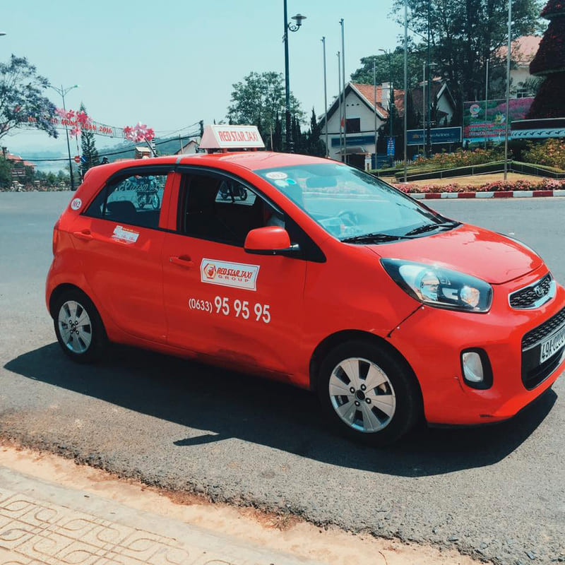 Taxi Sao Đỏ luôn đồng hành cùng du khách trên mọi nẻo đường tại Long Xuyên