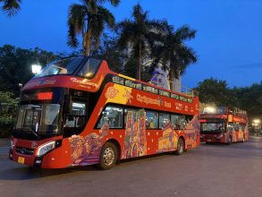 Tour đêm xe bus 2 tầng giúp bạn ngắm nhìn khung cảnh Thủ đô lúc lên đèn