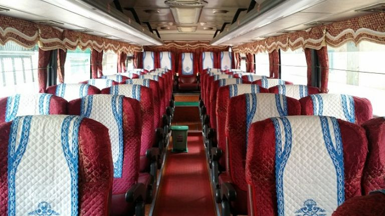 Không gian nội thất tiện nghi và hiện đại bên trong xe khách Hà Thanh