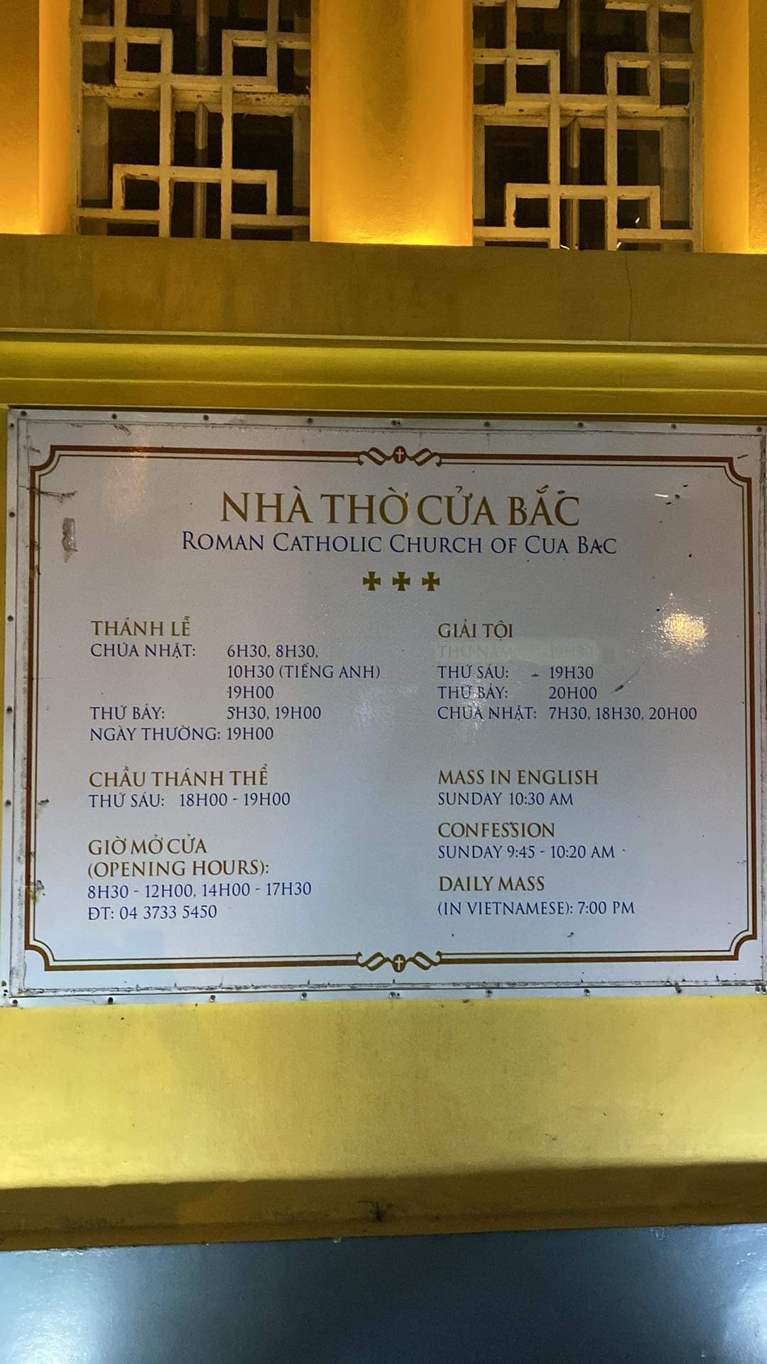 Tượng Đức Mẹ trong khuôn viên Nhà Thờ Cửa Bắc