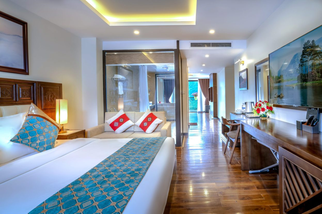 Nội thất phòng Suite Room Mountain View với không gian sống rộng rãi và sang trọng