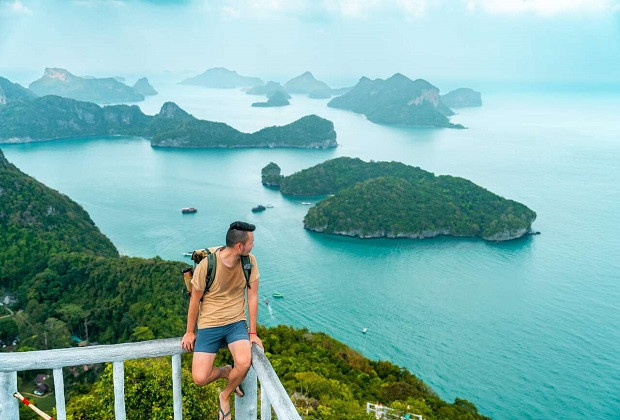Bãi biển Chaweng rực sáng về đêm
