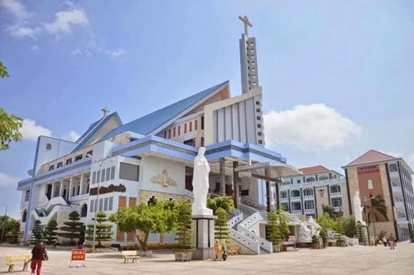 Toàn cảnh Nhà thờ Tắc Sậy, nơi an nghỉ của Linh mục Phanxicô Xaviê Trương Bửu Diệp