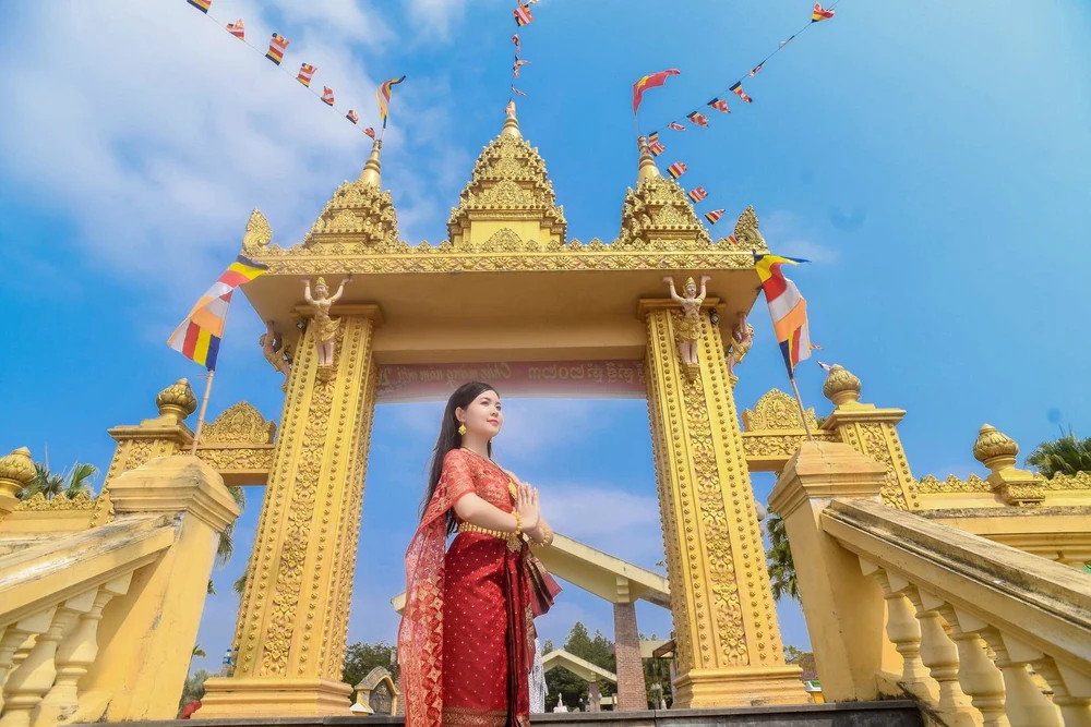 Cụm Làng III với quần thể Tháp Chăm và Chùa Khmer