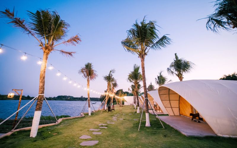 Glamping Thủ Đức mang đến không gian ven sông, gần thiên nhiên, phù hợp cho chuyến đi ngắn