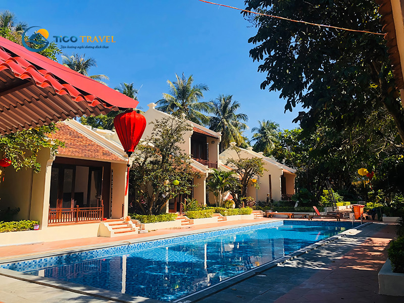 Góc nhìn từ trên cao của Hội An Phú Quốc Resort với hồ bơi và khuôn viên xanh mát