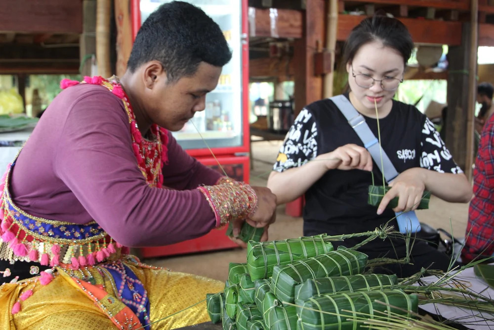 Khu ẩm thực tập trung với nhiều lựa chọn món ăn