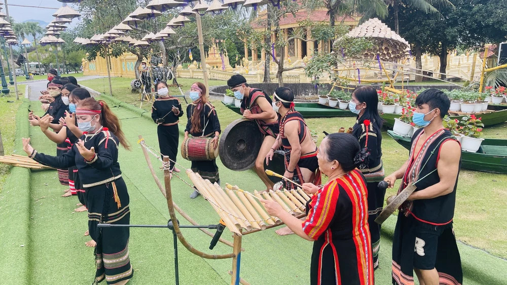 Cụm Làng II với kiến trúc nhà rông và nhà dài độc đáo của Tây Nguyên và Nam Bộ