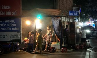 Pate Cột Đèn bà Nghĩa là điểm đến thưởng thức bánh mì pate độc đáo tại phố Chùa Hàng Hải Phòng