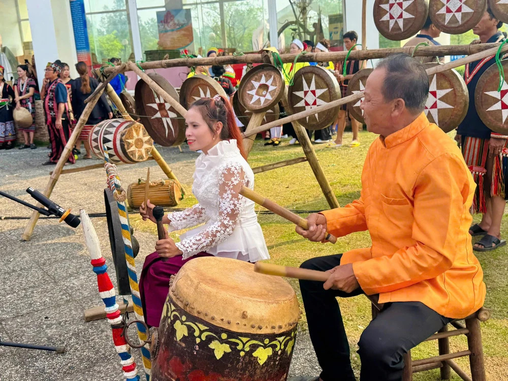 Cụm Làng IV tái hiện cảnh quan đồng bằng và duyên hải với Hồ Đồng Mô